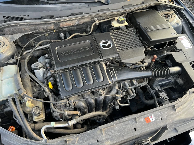 Mazda 3 1.6i Автомат, снимка 12 - Автомобили и джипове - 52553520