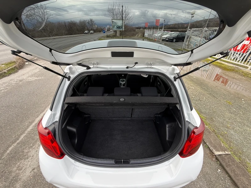 Toyota Yaris FACELIFT HYBRID NAVI ШВЕЙЦАРИЯ, снимка 13 - Автомобили и джипове - 53253264