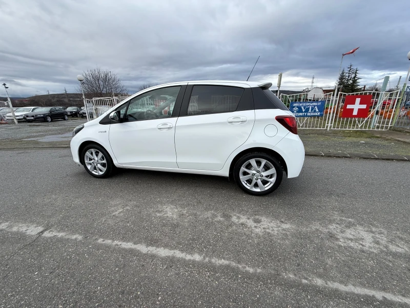 Toyota Yaris FACELIFT HYBRID NAVI ШВЕЙЦАРИЯ, снимка 2 - Автомобили и джипове - 53253264
