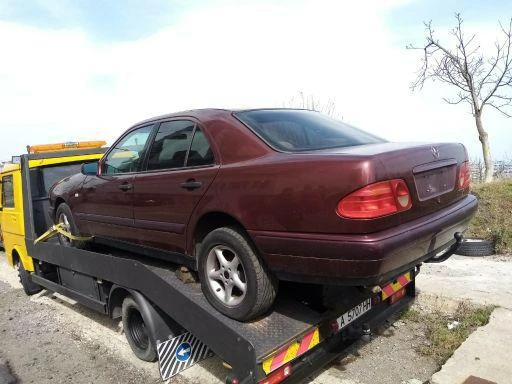 Mercedes-Benz E 220, снимка 14 - Автомобили и джипове - 26627051