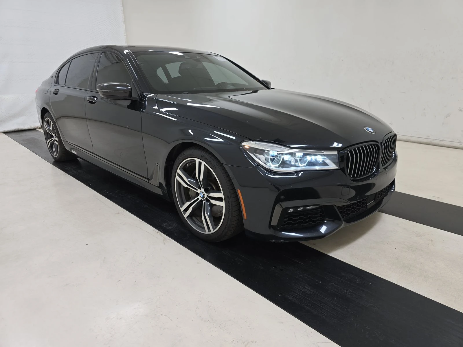 BMW 750 2019M-PACK* DISTRO* B&W* HEADUP* 360* МАСАЖ* ОБДУХ - изображение 3