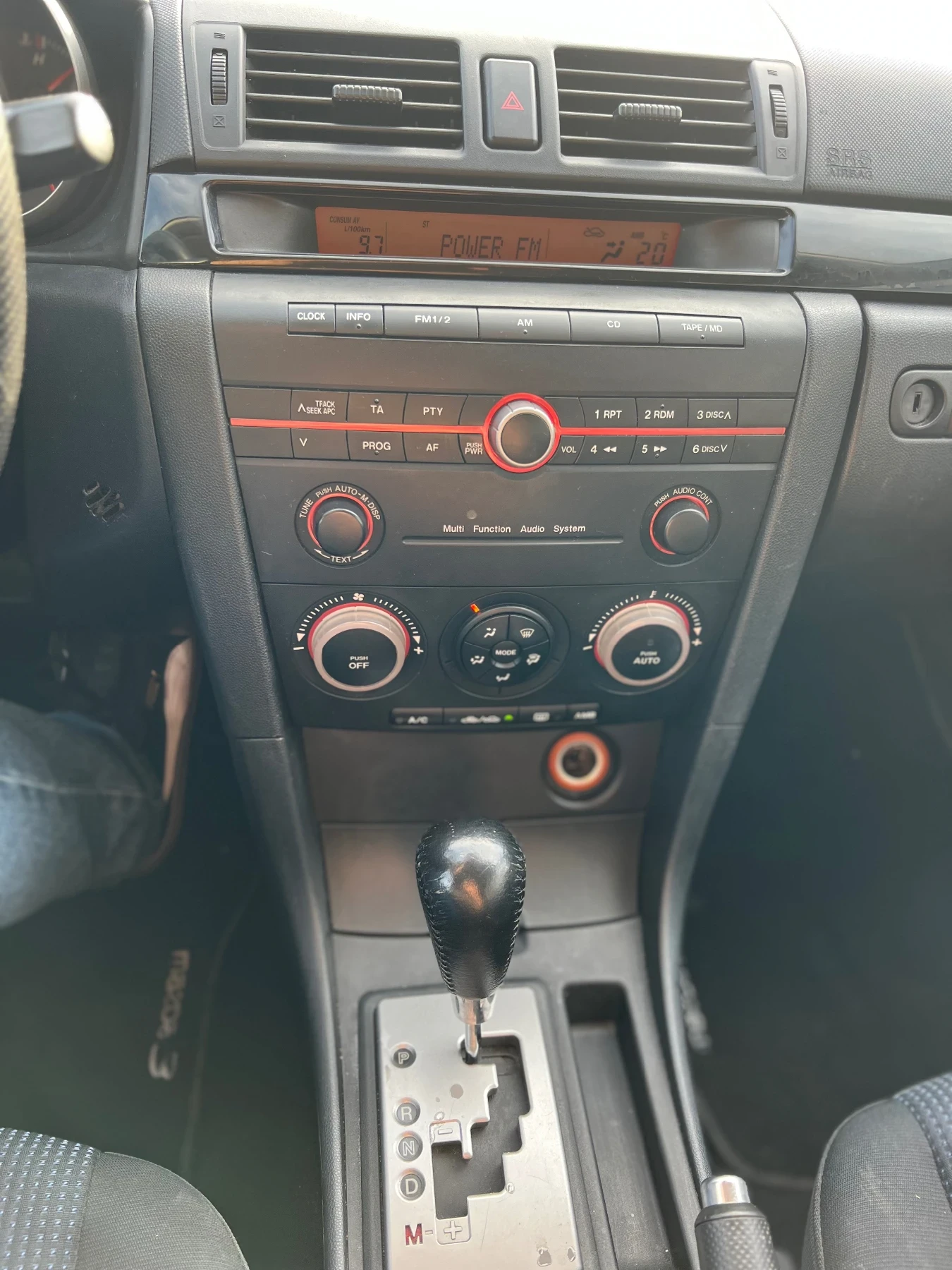 Mazda 3 1.6i Автомат - изображение 10