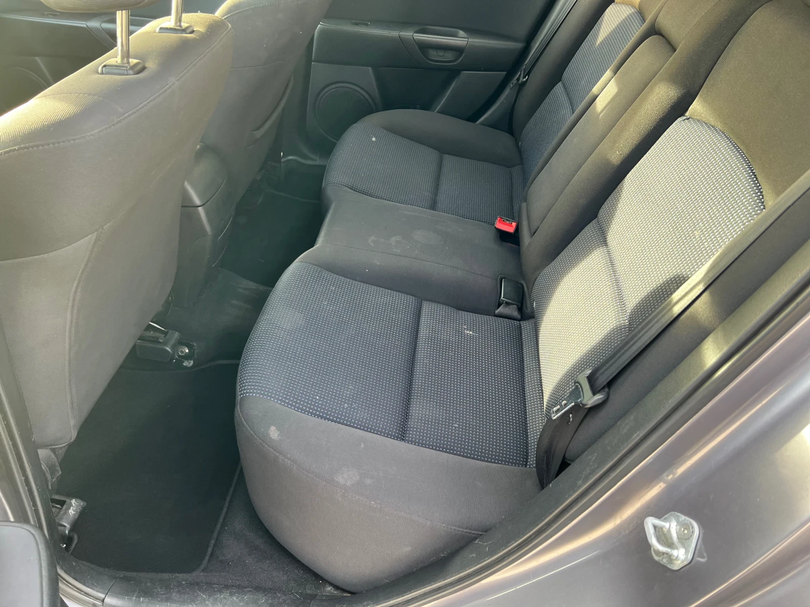 Mazda 3 1.6i Автомат - изображение 9