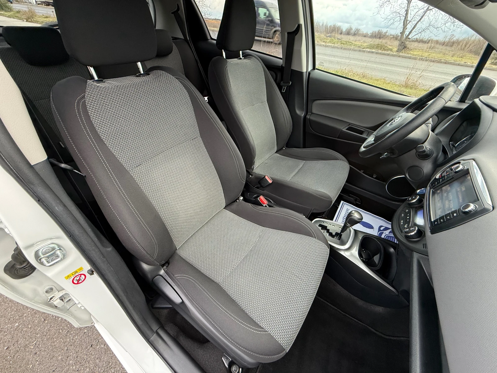 Toyota Yaris FACELIFT HYBRID NAVI ��������� | Mobile.bg � ����������� 12