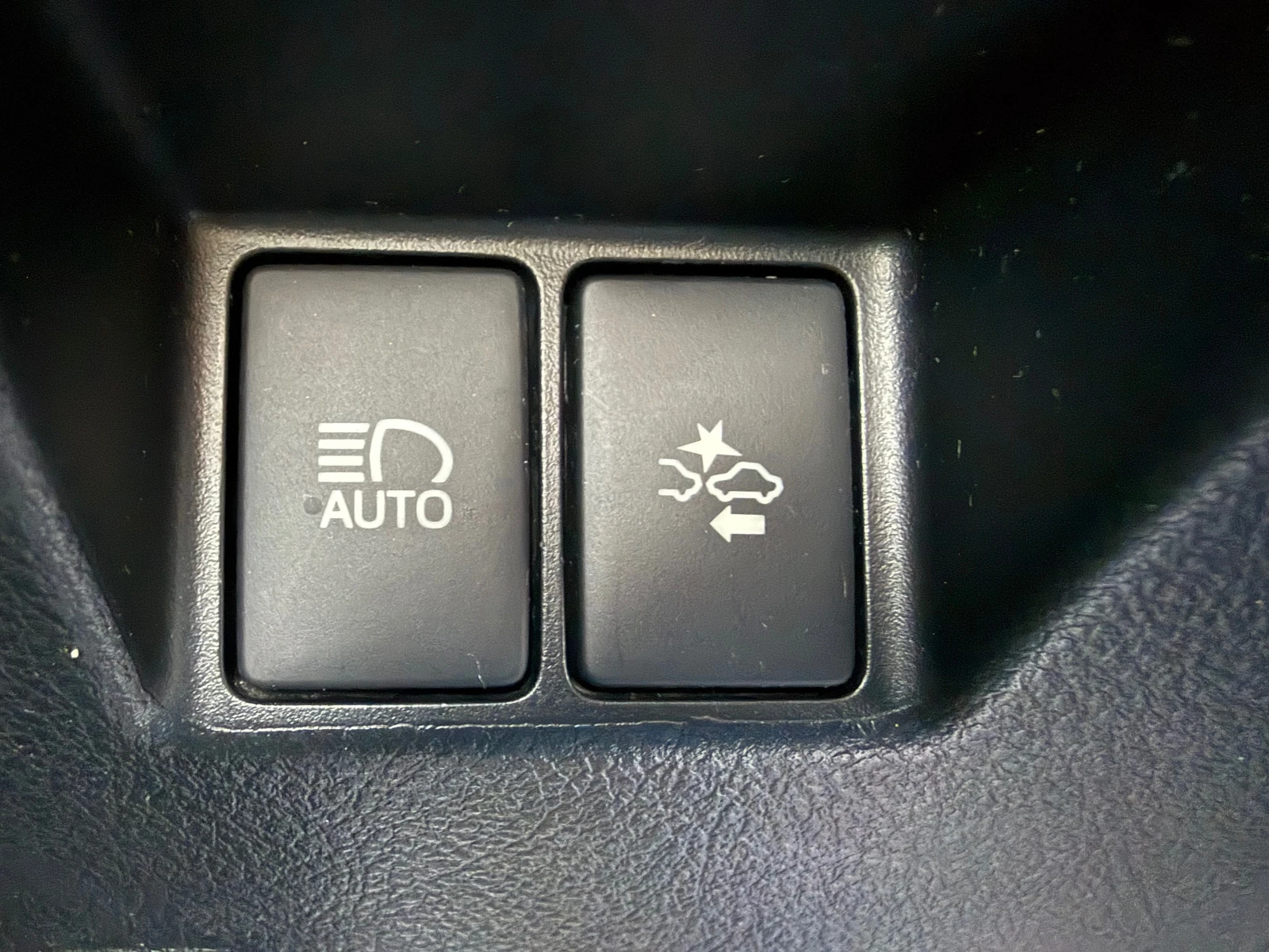 Toyota Yaris FACELIFT HYBRID NAVI ШВЕЙЦАРИЯ - изображение 10