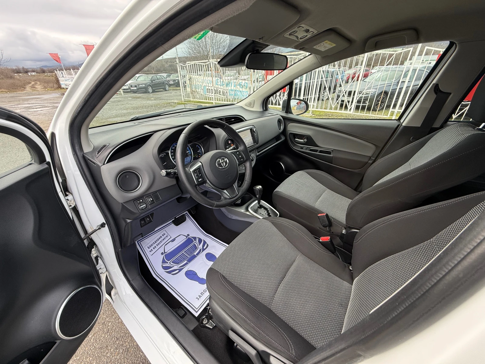 Toyota Yaris FACELIFT HYBRID NAVI ШВЕЙЦАРИЯ - изображение 6