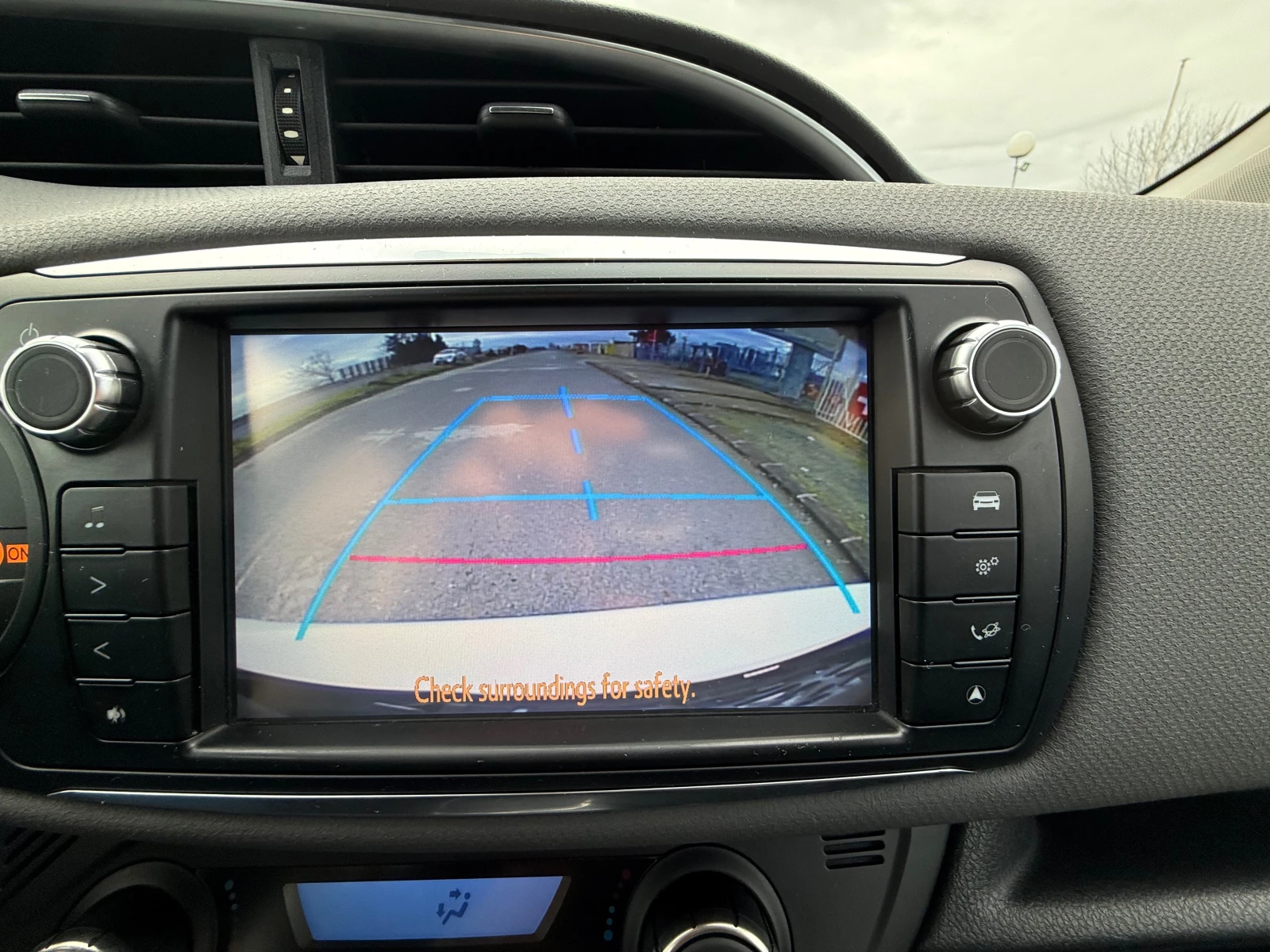 Toyota Yaris FACELIFT HYBRID NAVI ШВЕЙЦАРИЯ - изображение 8