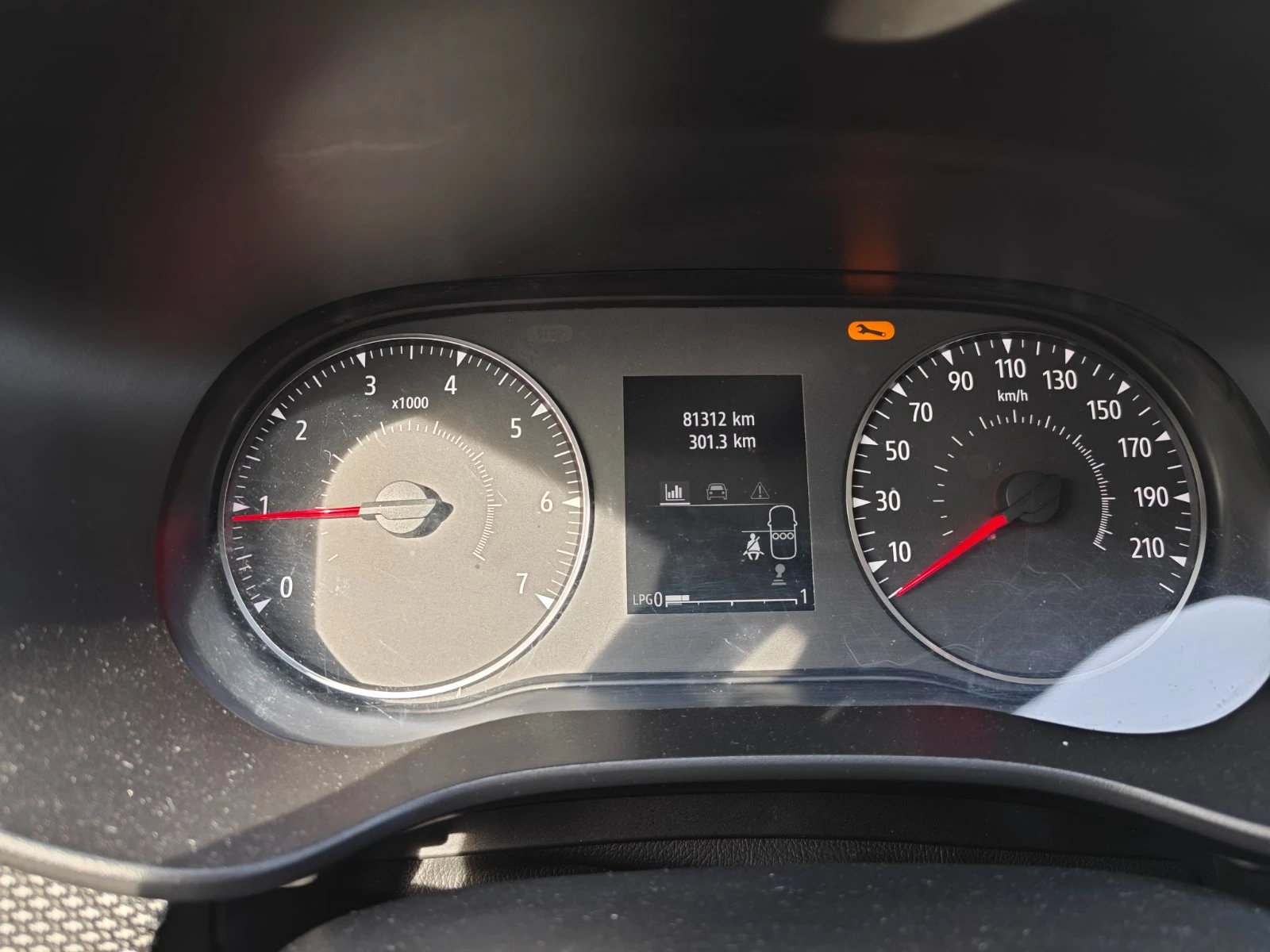 Dacia Logan 1.0 Tce/LPG/100k.c., снимка 17 - Автомобили и джипове - 53724485