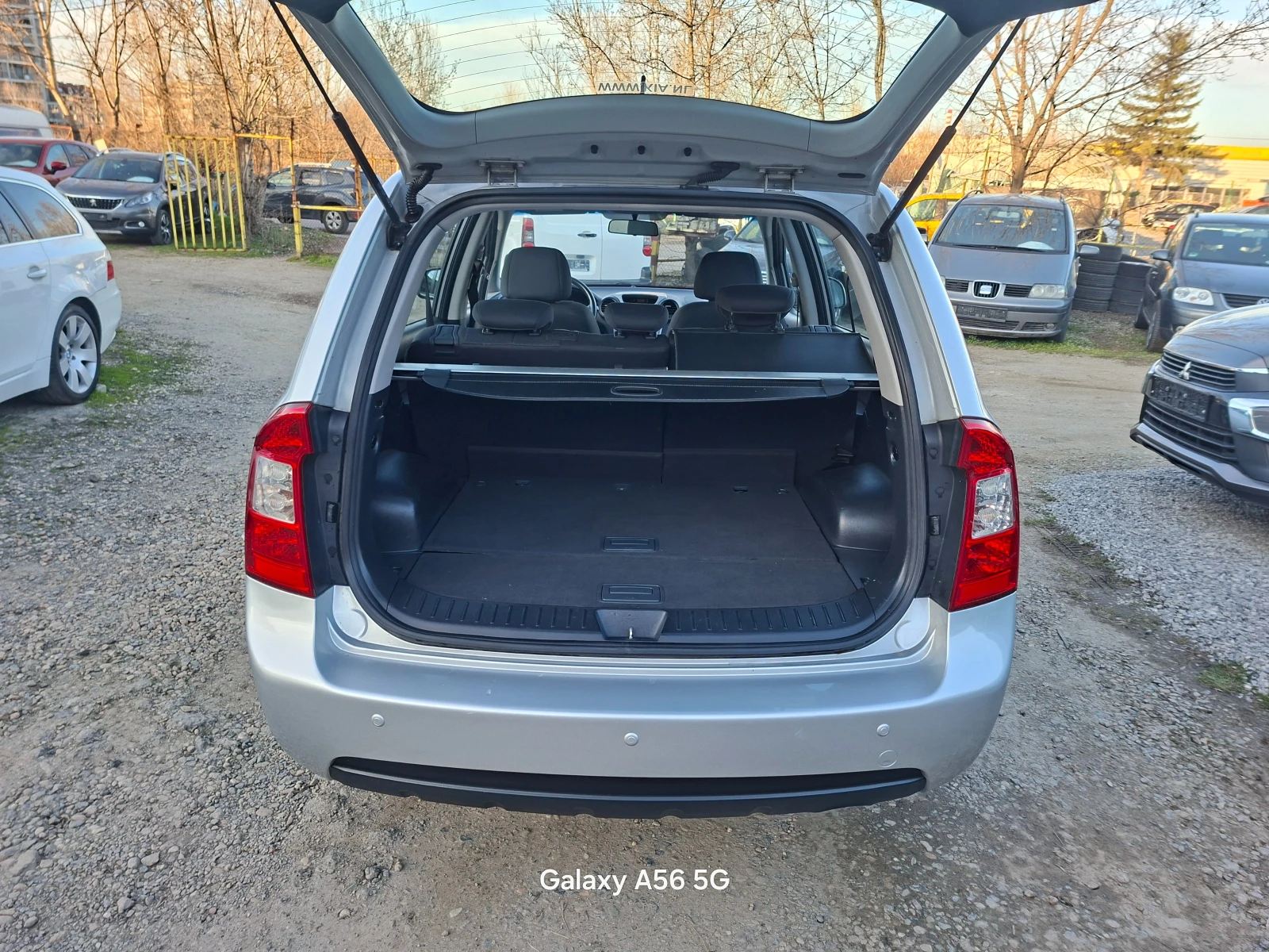 Kia Carens 2.0 benzin 144кс., снимка 12 - Автомобили и джипове - 53791414