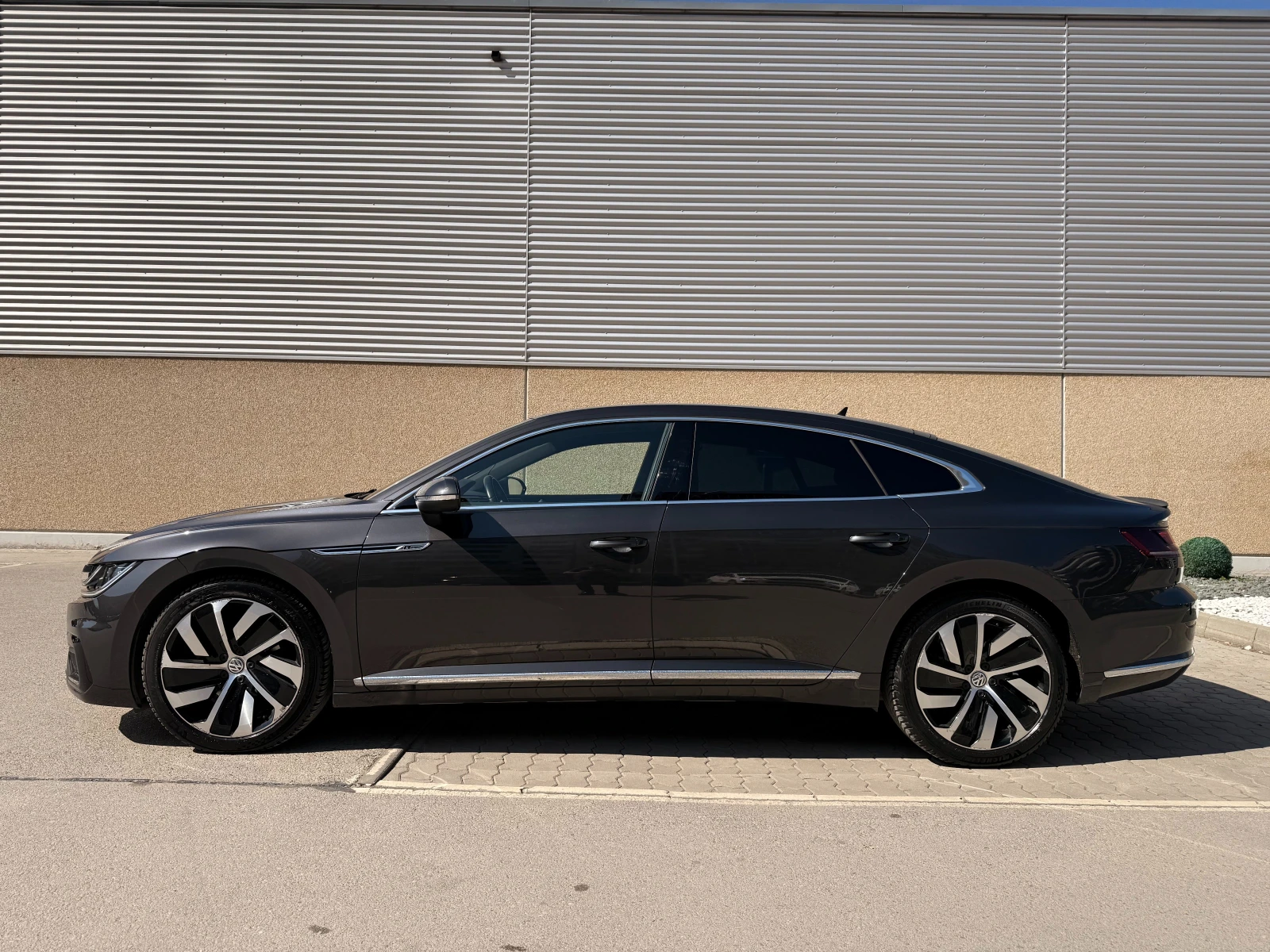 VW Arteon 4Motion, R-Line, снимка 7 - Автомобили и джипове - 53843569