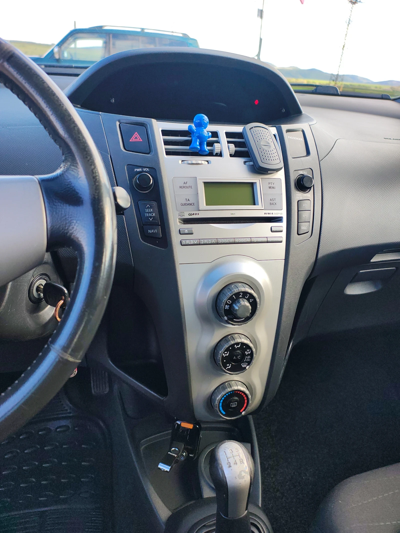 Toyota Yaris, снимка 8 - Автомобили и джипове - 54400399