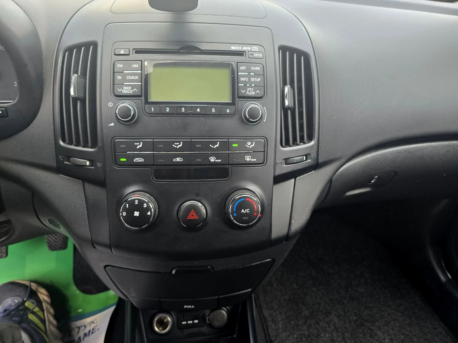 Hyundai I30 1.6CRDI/ПЕРФЕКТЕН, снимка 10 - Автомобили и джипове - 54501334