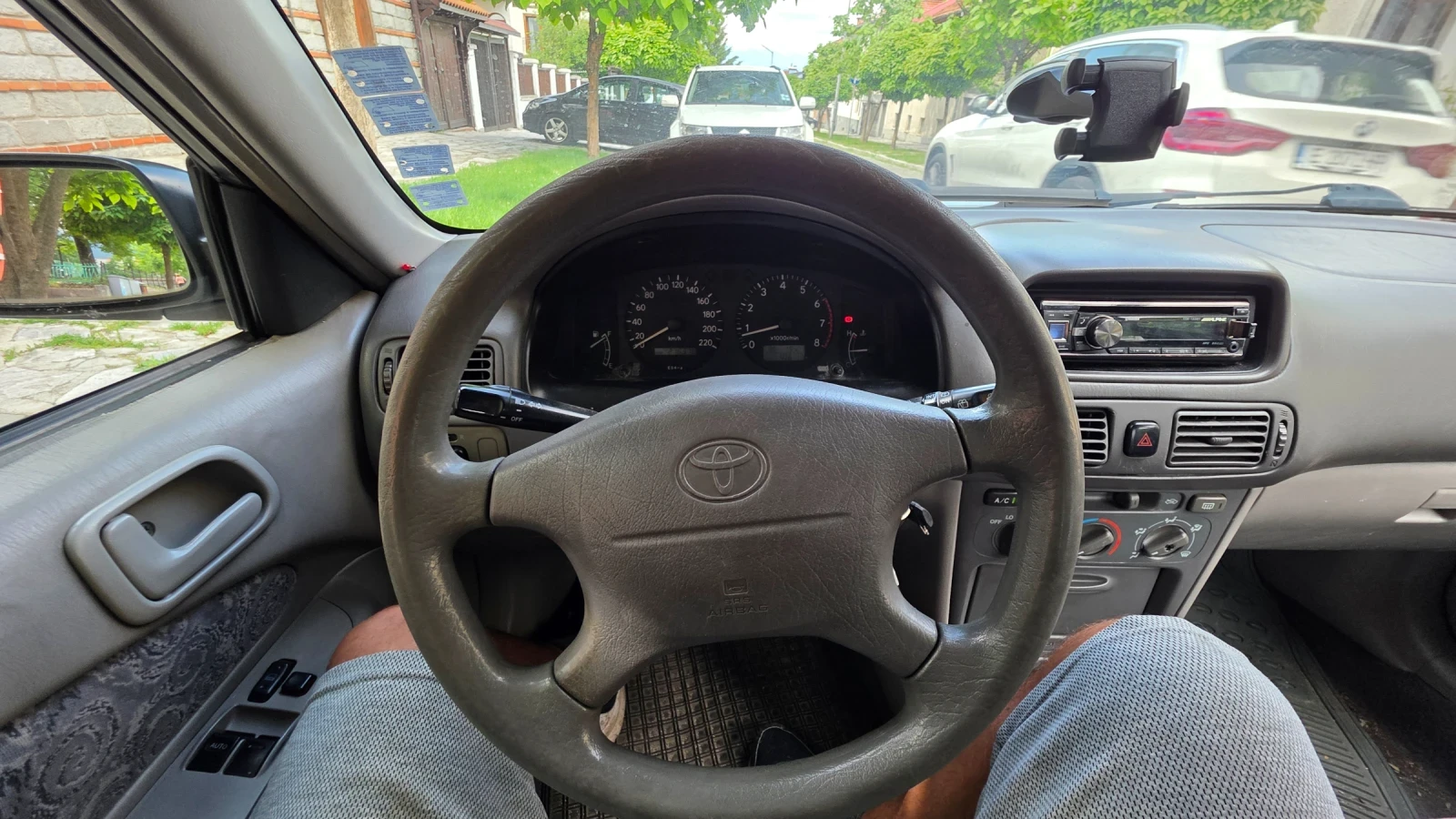 Toyota Corolla КАПАРИРАНА! , снимка 12 - Автомобили и джипове - 54782041