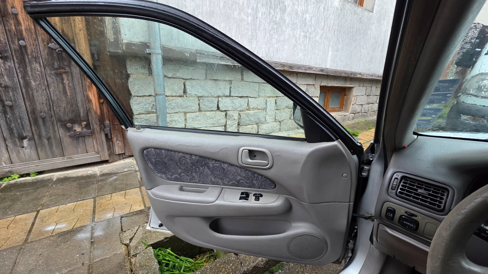 Toyota Corolla КАПАРИРАНА! , снимка 16 - Автомобили и джипове - 54782041