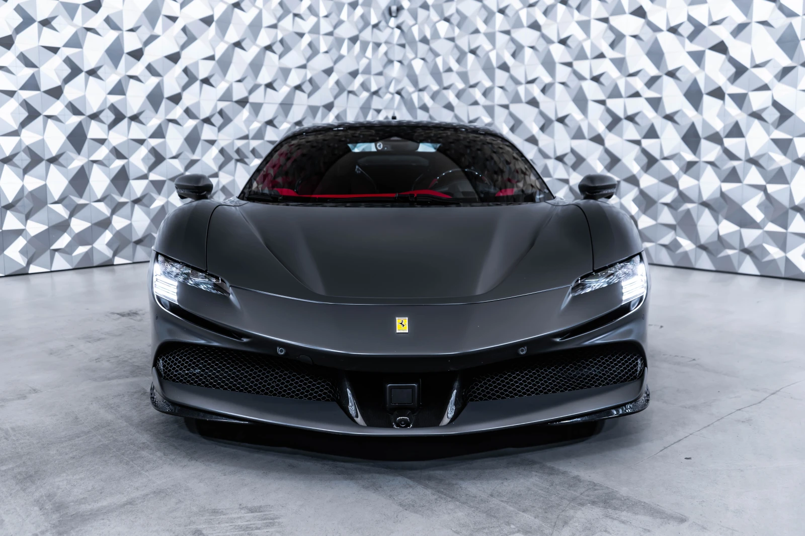 Ferrari SF 90 Carbon Pack* Lift* Carplay, снимка 2 - Автомобили и джипове - 54855837