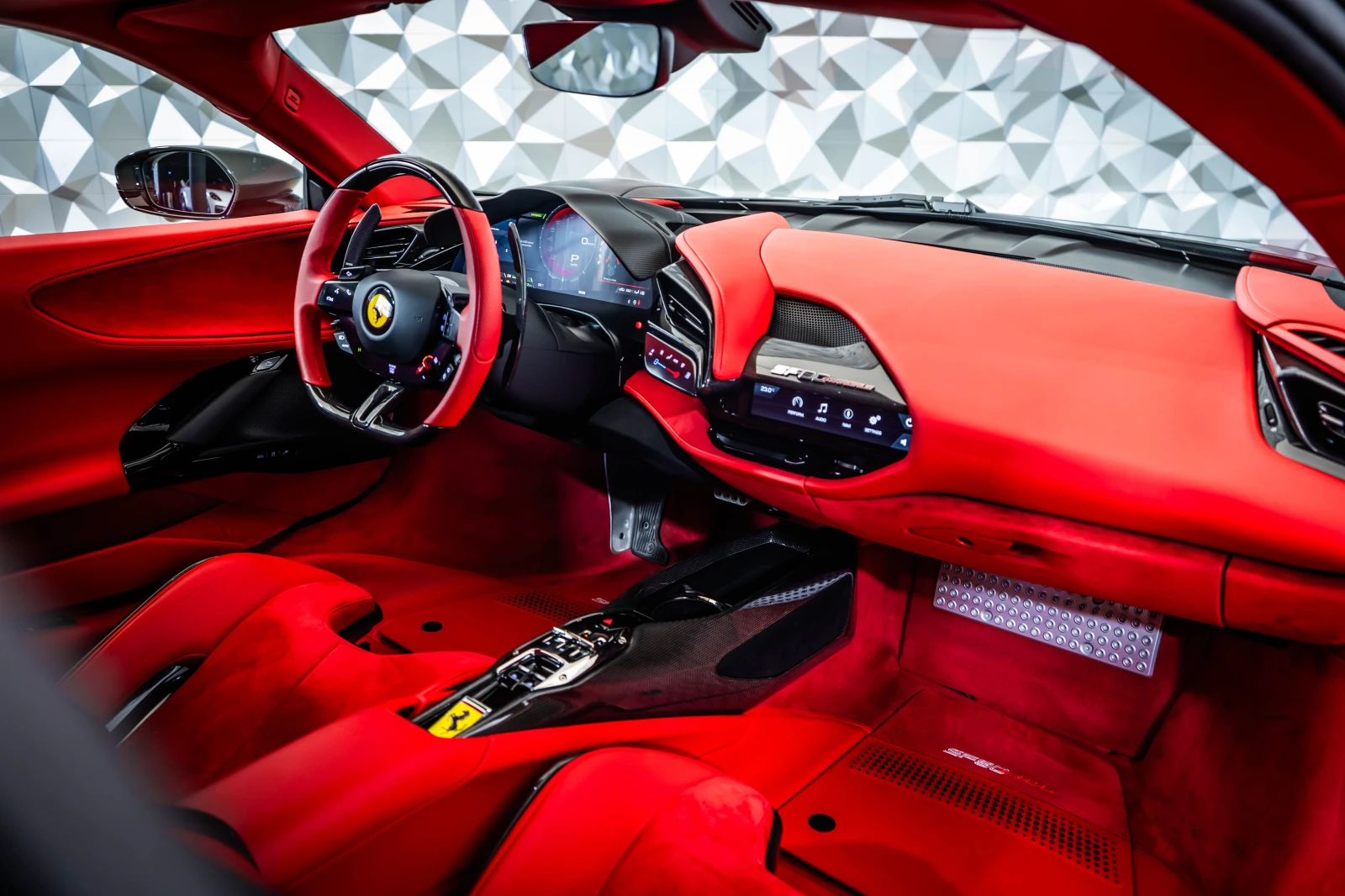Ferrari SF 90 Carbon Pack* Lift* Carplay, снимка 10 - Автомобили и джипове - 54855837