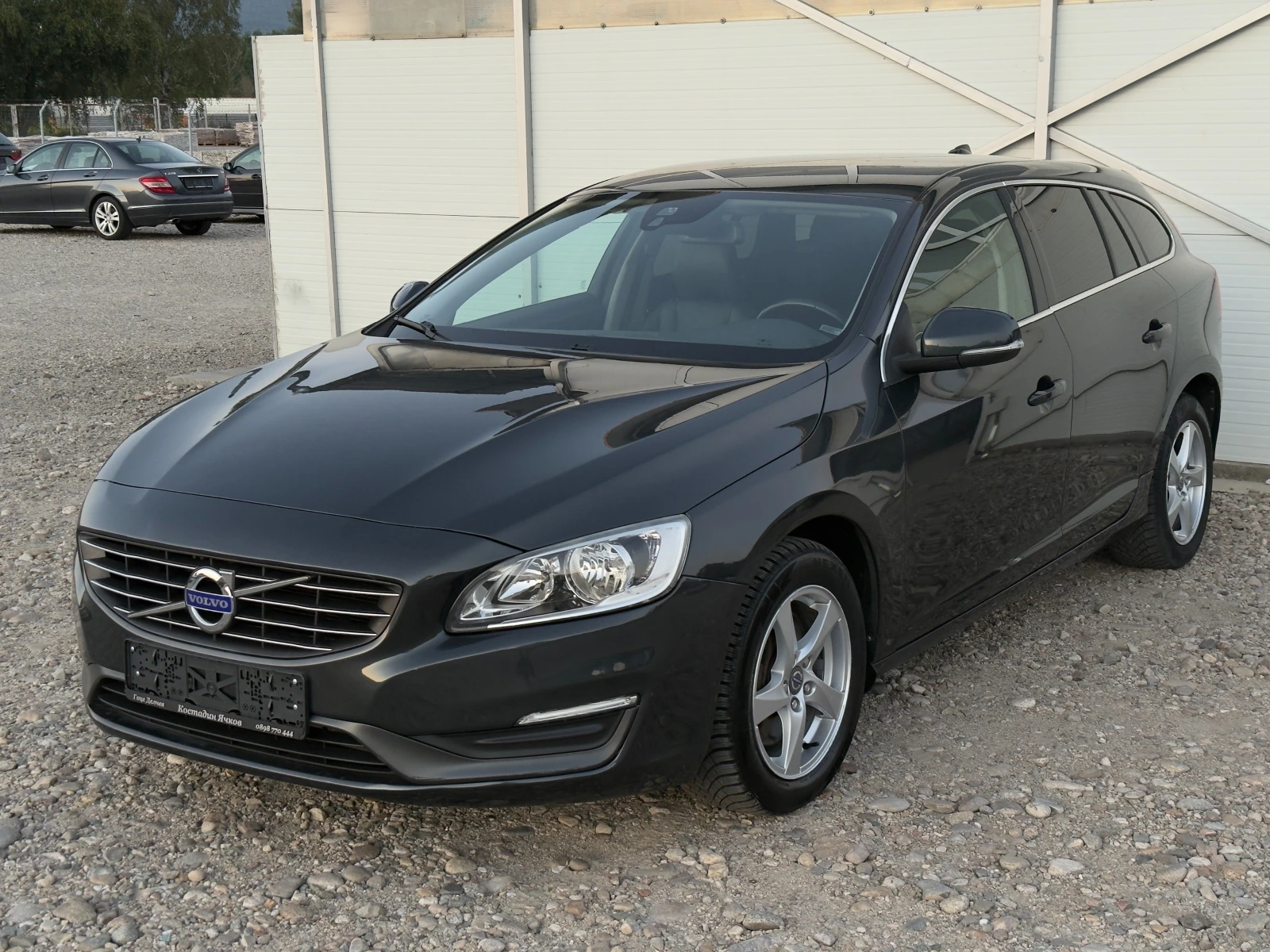 Volvo V60 D5 2.4D AWD/Автомат/Навигация/Собствен лизинг , снимка 8 - Автомобили и джипове - 55649469