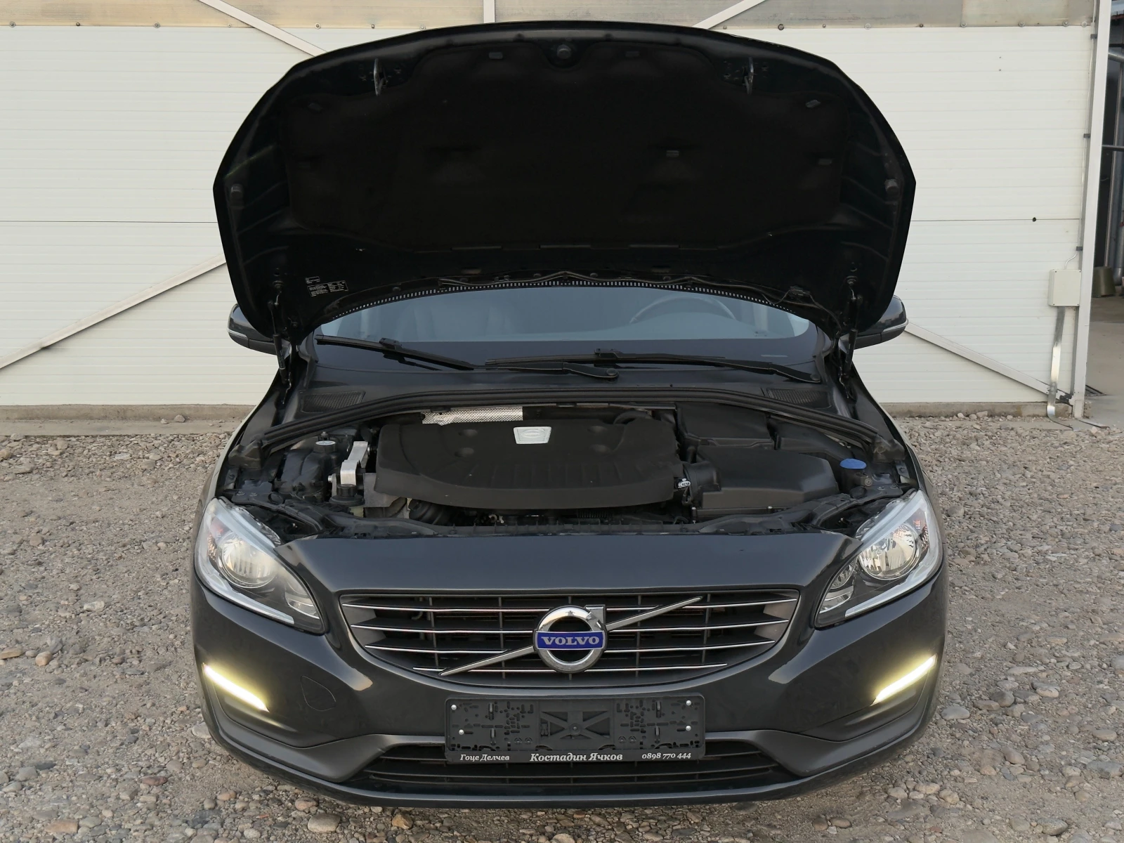 Volvo V60 D5 2.4D AWD/Автомат/Навигация/Собствен лизинг , снимка 16 - Автомобили и джипове - 55649469