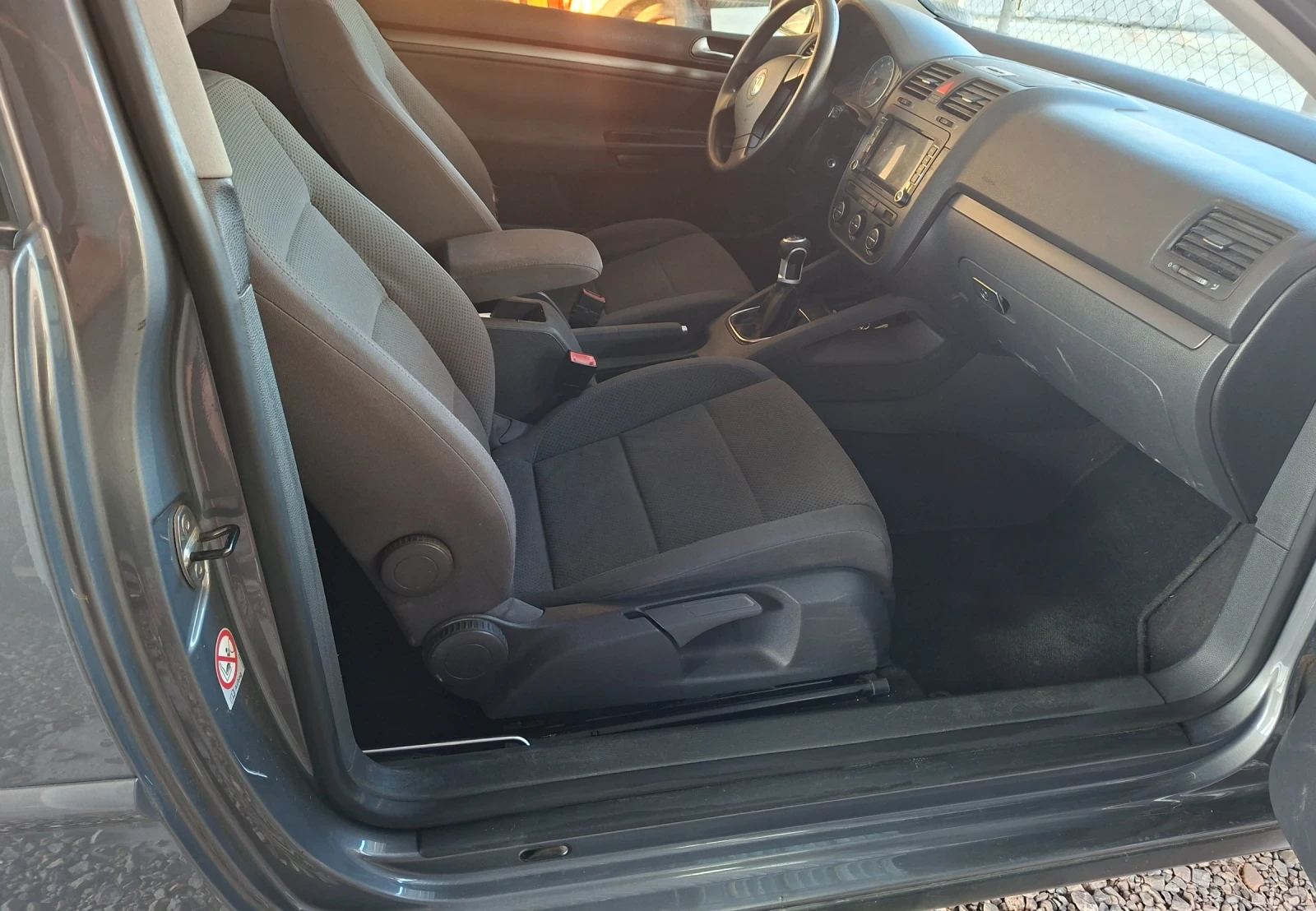 VW Golf 1 .4, снимка 7 - Автомобили и джипове - 55768725