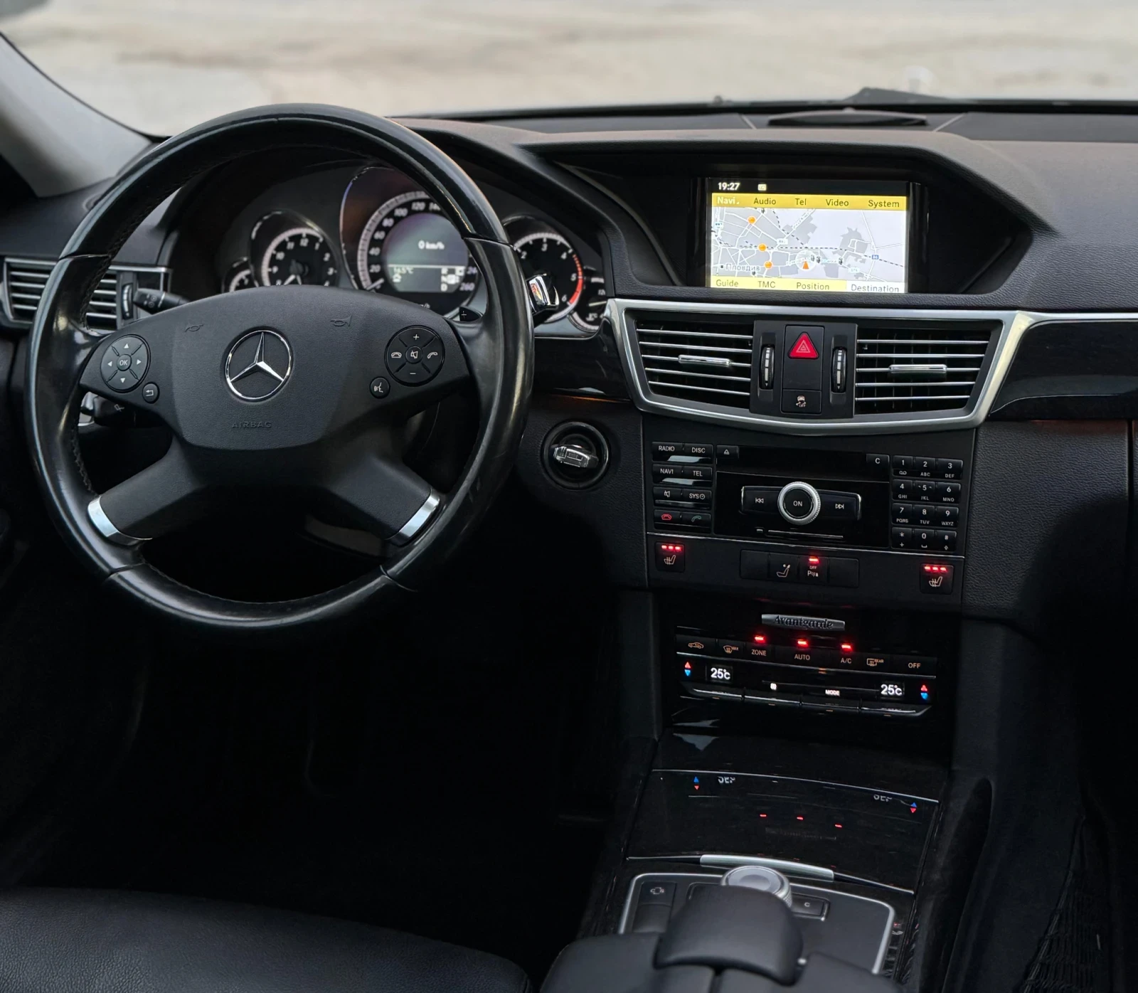 Mercedes-Benz E 350 CDI * AVANTGARDE * Bi-Xenon * Нави * Шибедах * , снимка 2 - Автомобили и джипове - 55880042