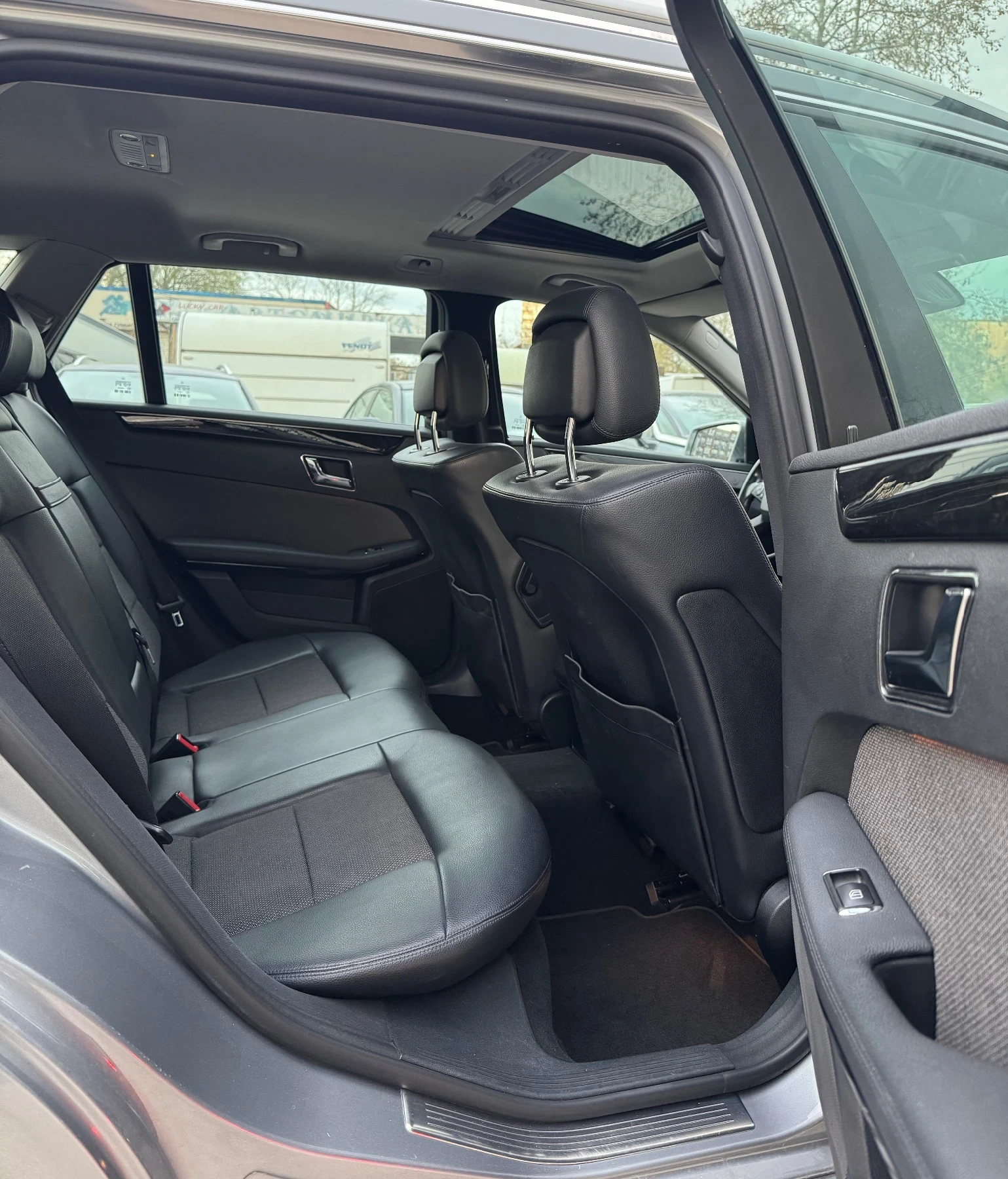 Mercedes-Benz E 350 CDI * AVANTGARDE * Bi-Xenon * Нави * Шибедах * , снимка 12 - Автомобили и джипове - 55880042
