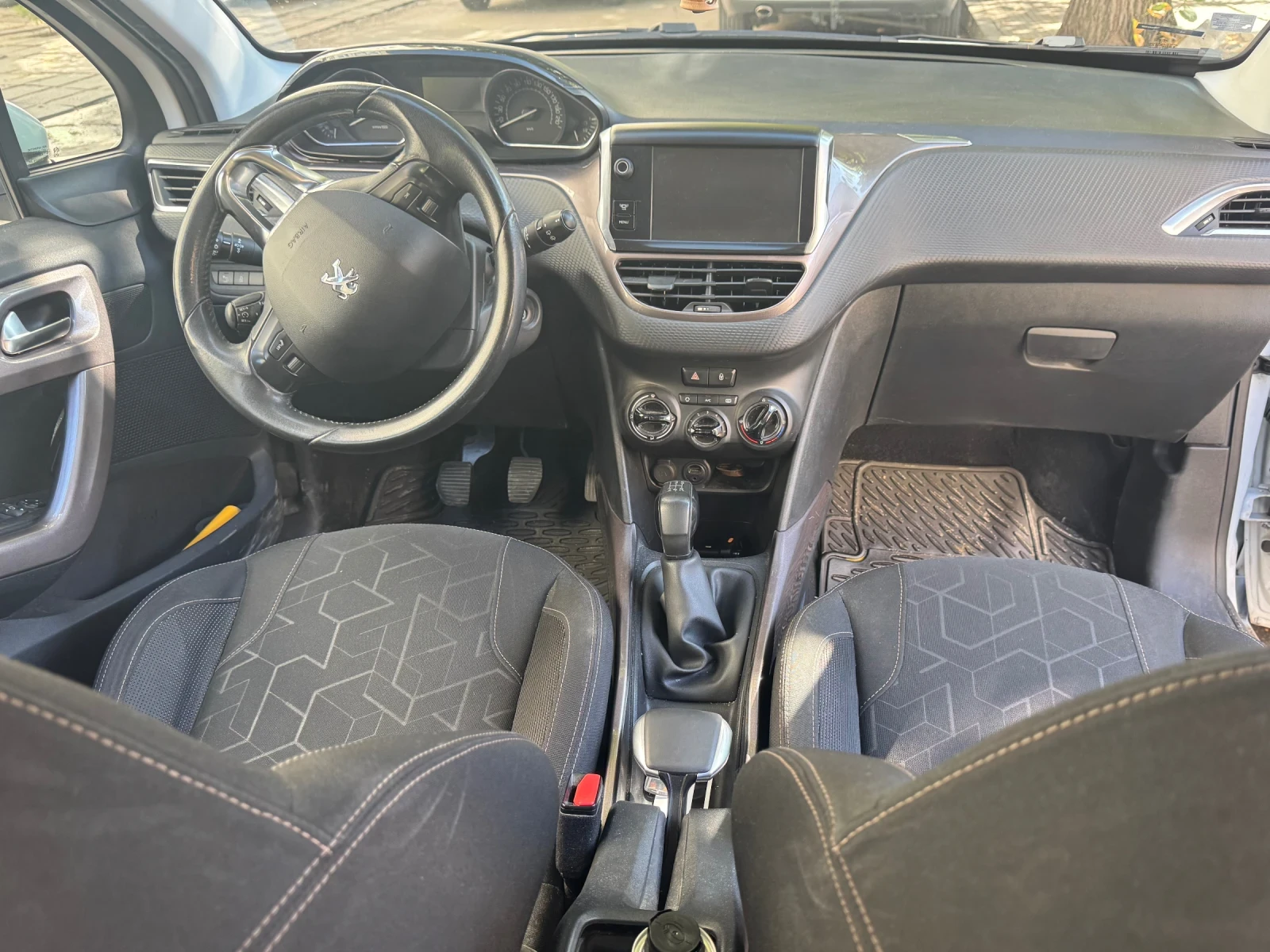 Peugeot 2008, снимка 4 - Автомобили и джипове - 56059357
