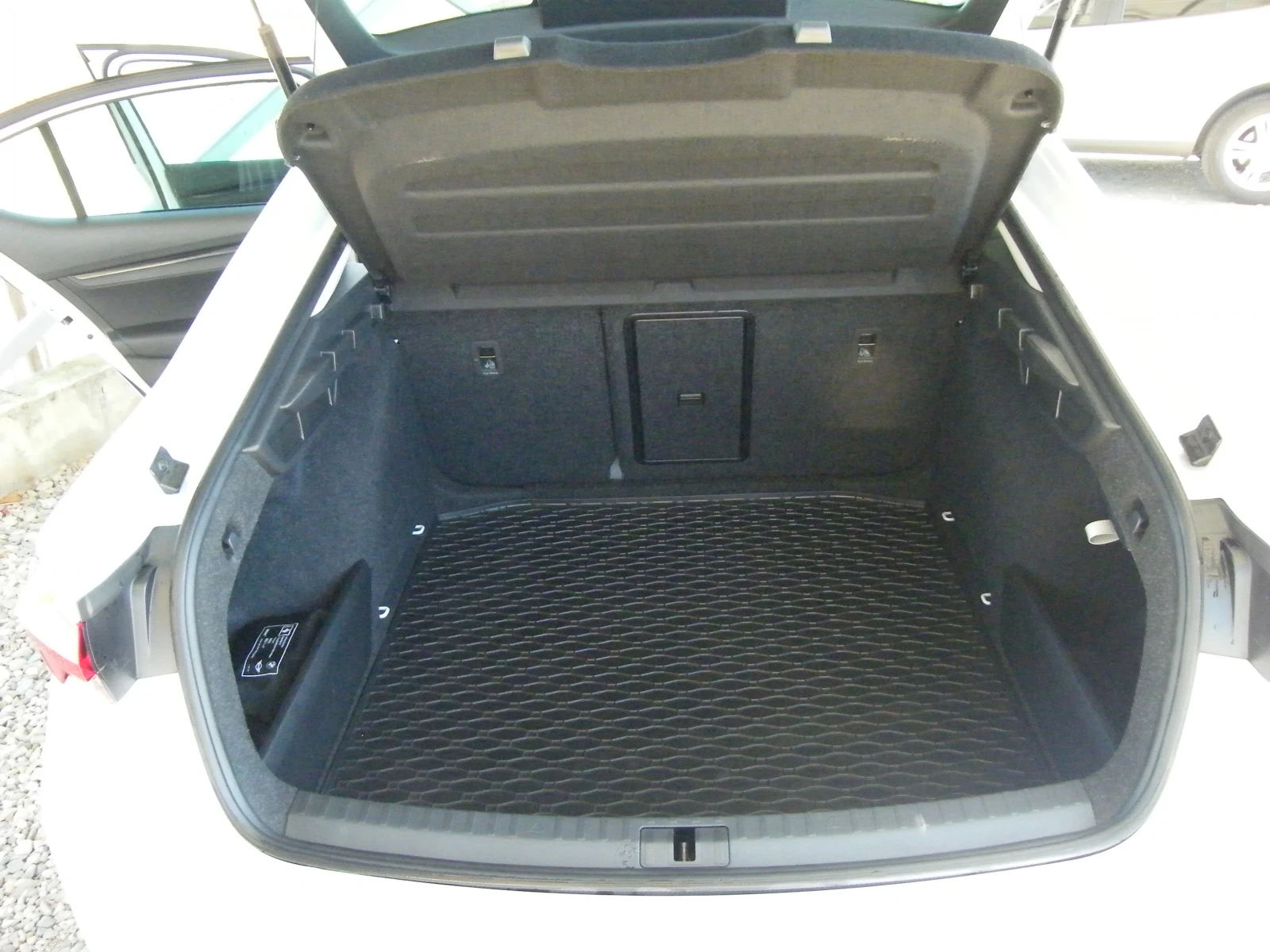 Skoda Octavia 2.0TDI 150kc 4x4 DSG, снимка 11 - Автомобили и джипове - 56073342