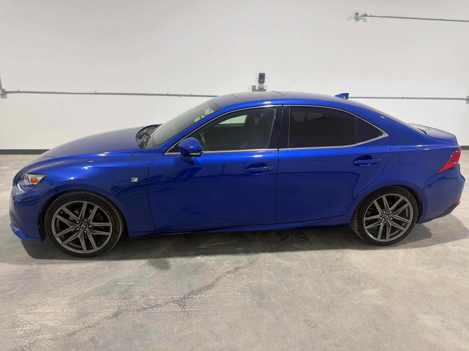 Lexus IS 250  CARFAX / ПАНОРАМА / АВТОКРЕДИТ, снимка 4 - Автомобили и джипове - 56117092
