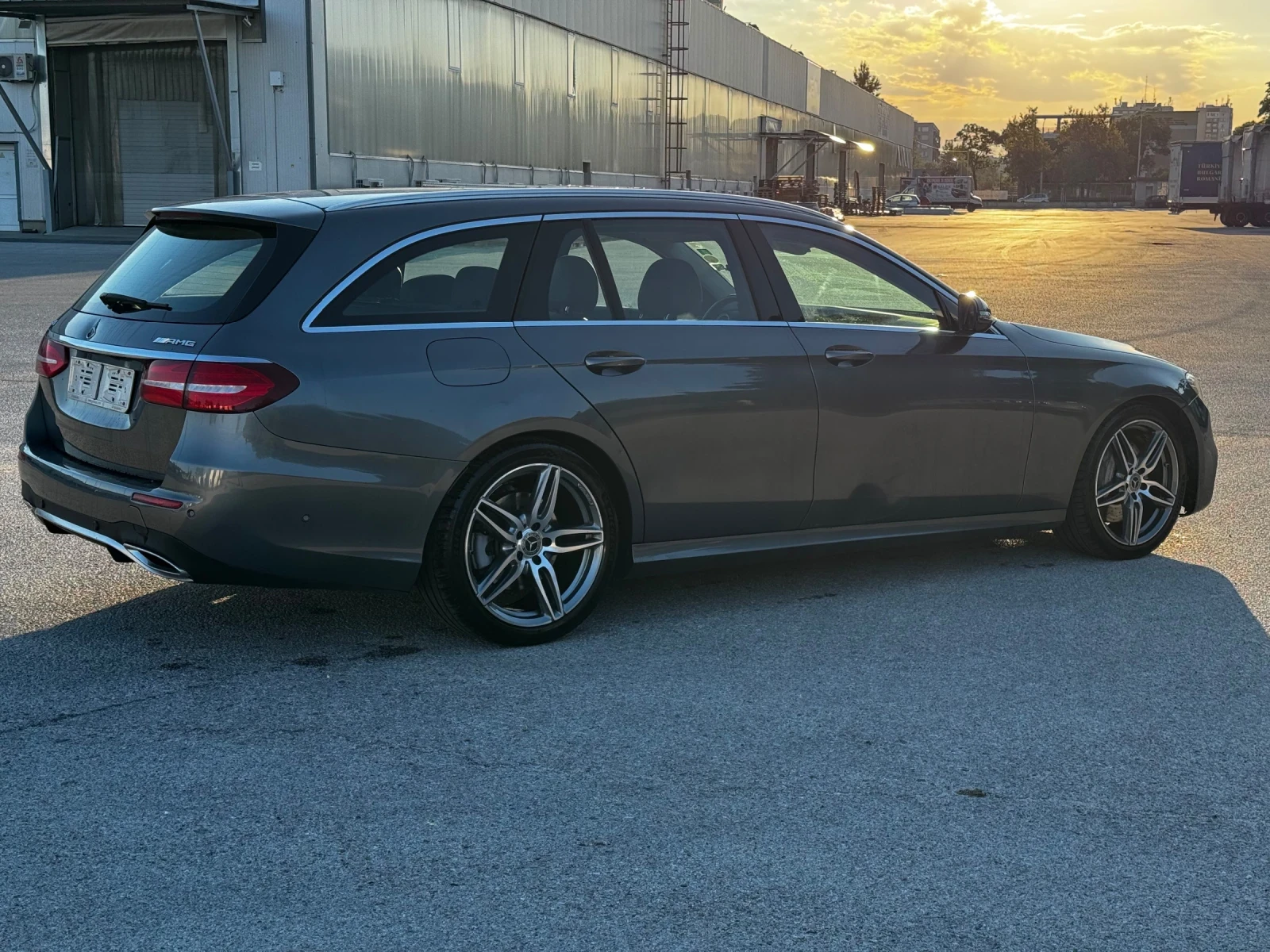 Mercedes-Benz E 350 AMG HeadU4matik Панорама Дигитал 19  въздух Рекаро, снимка 5 - Автомобили и джипове - 56134845
