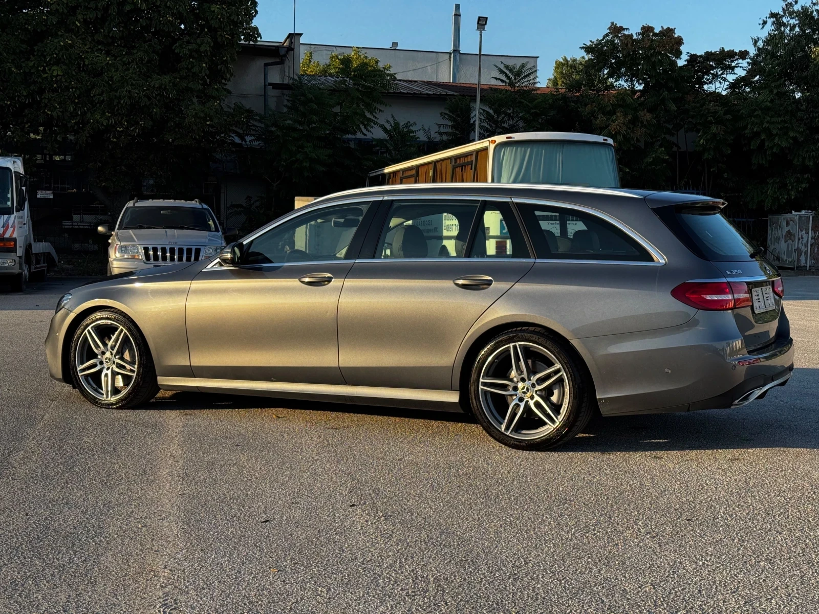 Mercedes-Benz E 350 AMG HeadU4matik Панорама Дигитал 19  въздух Рекаро, снимка 7 - Автомобили и джипове - 56134845