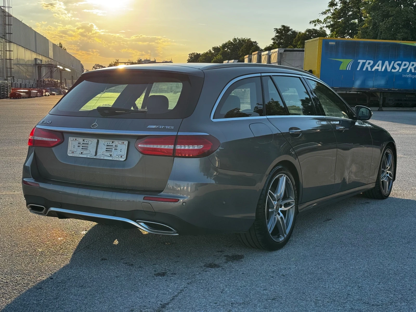Mercedes-Benz E 350 AMG HeadU4matik Панорама Дигитал 19  въздух Рекаро, снимка 6 - Автомобили и джипове - 56134845