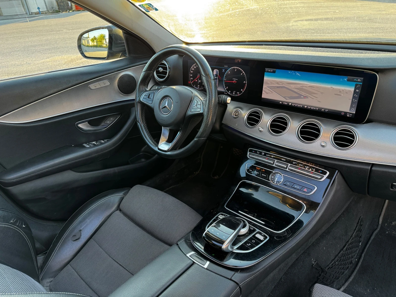 Mercedes-Benz E 350 AMG HeadU4matik Панорама Дигитал 19  въздух Рекаро, снимка 14 - Автомобили и джипове - 56134845
