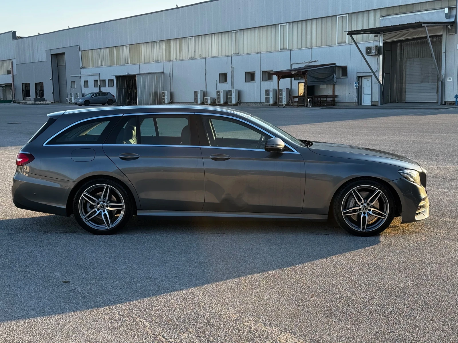 Mercedes-Benz E 350 AMG HeadU4matik Панорама Дигитал 19  въздух Рекаро, снимка 4 - Автомобили и джипове - 56134845
