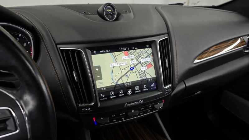 Maserati Levante 3.0 AWD LUXURY, снимка 14 - Автомобили и джипове - 52454854