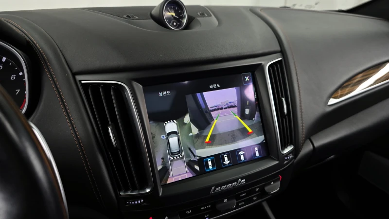 Maserati Levante 3.0 AWD LUXURY, снимка 15 - Автомобили и джипове - 52454854