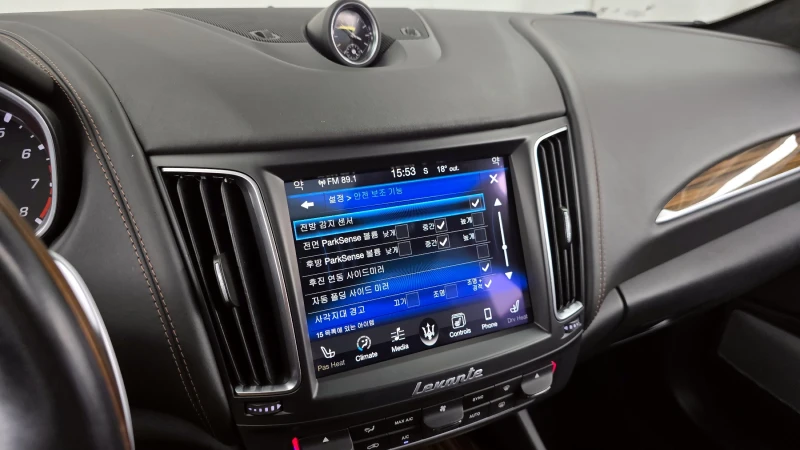 Maserati Levante 3.0 AWD LUXURY, снимка 16 - Автомобили и джипове - 52454854