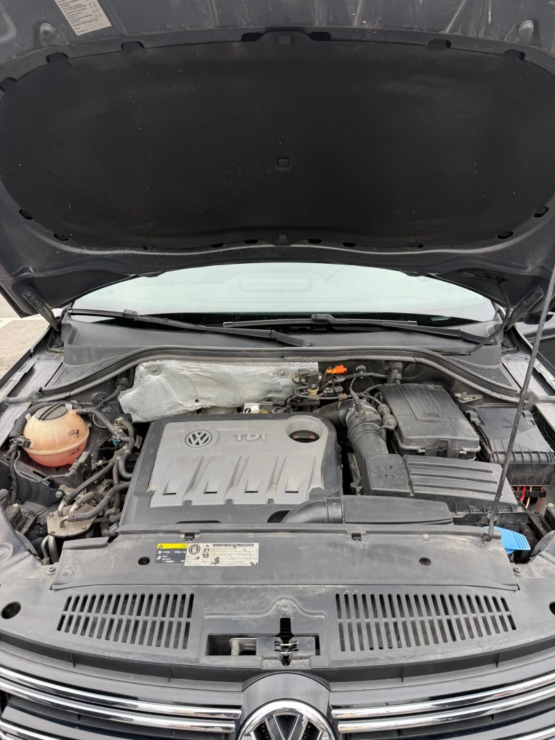 VW Tiguan 2.0 TDi, снимка 13 - Автомобили и джипове - 53489146