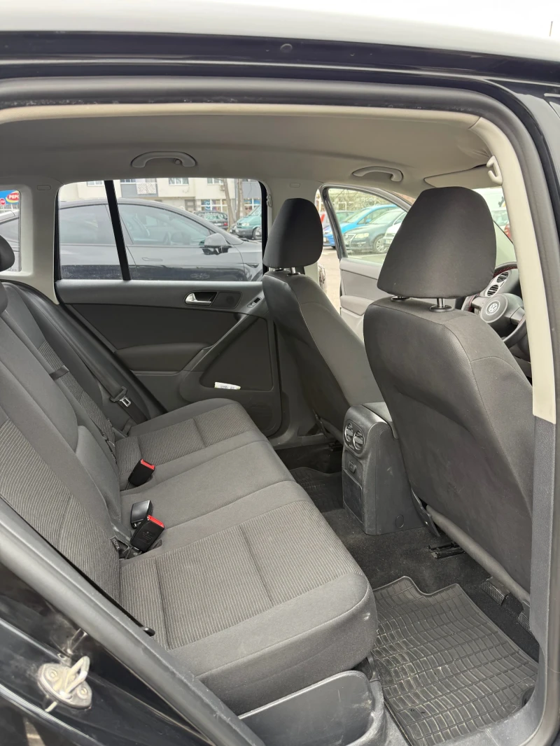 VW Tiguan 2.0 TDi, снимка 11 - Автомобили и джипове - 53489146