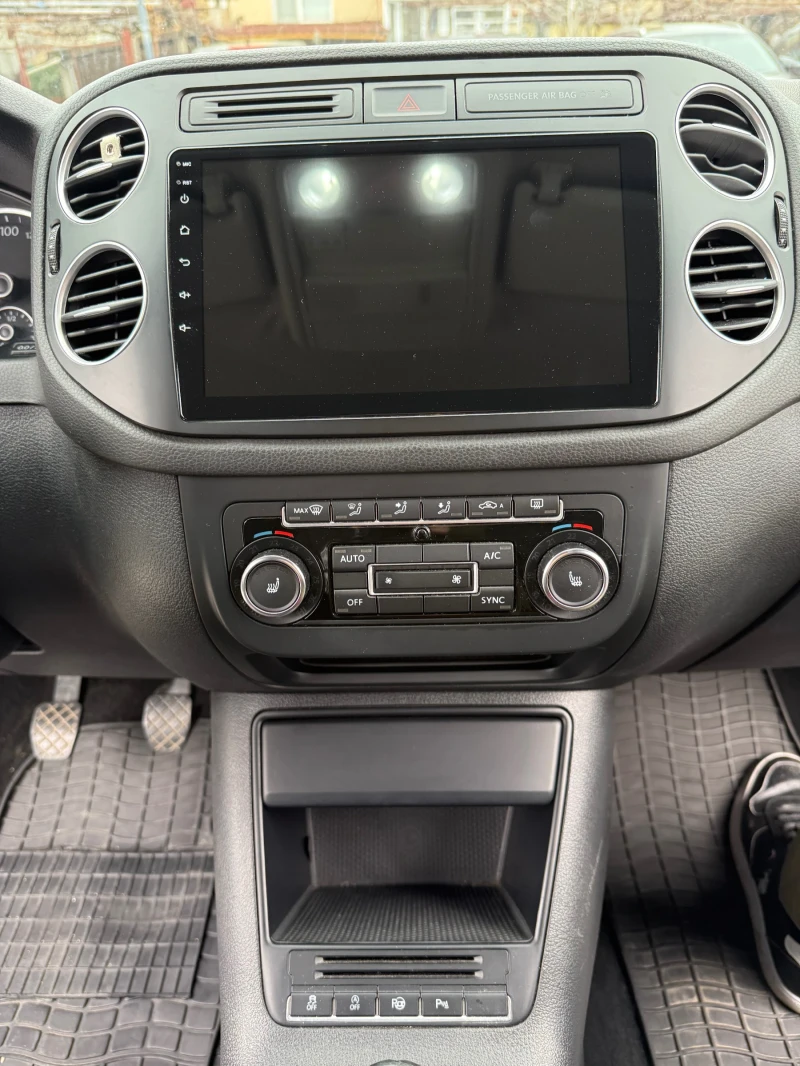 VW Tiguan 2.0 TDi, снимка 12 - Автомобили и джипове - 53489146