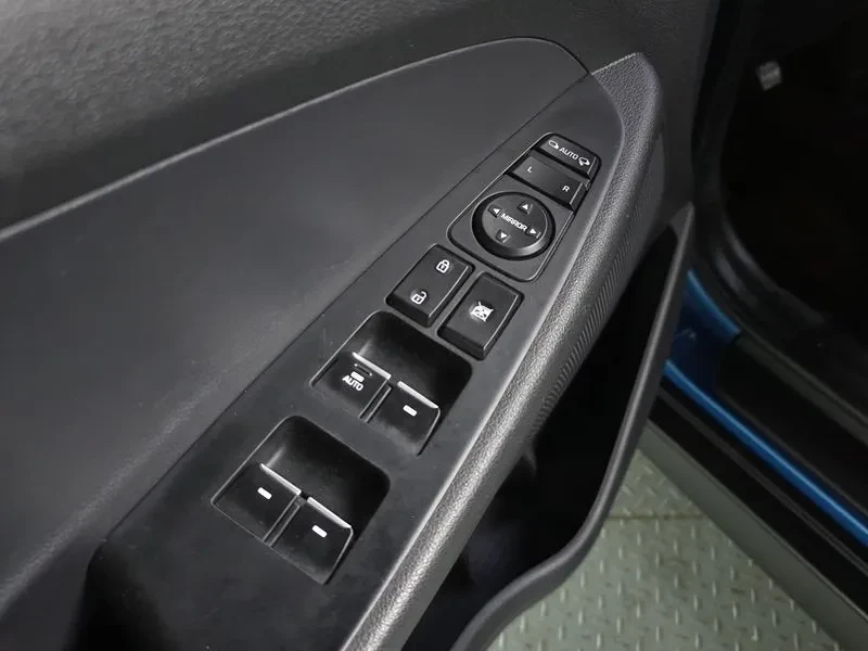 Hyundai Tucson DIESEL 2.0 2WD PREMIUM, снимка 15 - Автомобили и джипове - 55263651