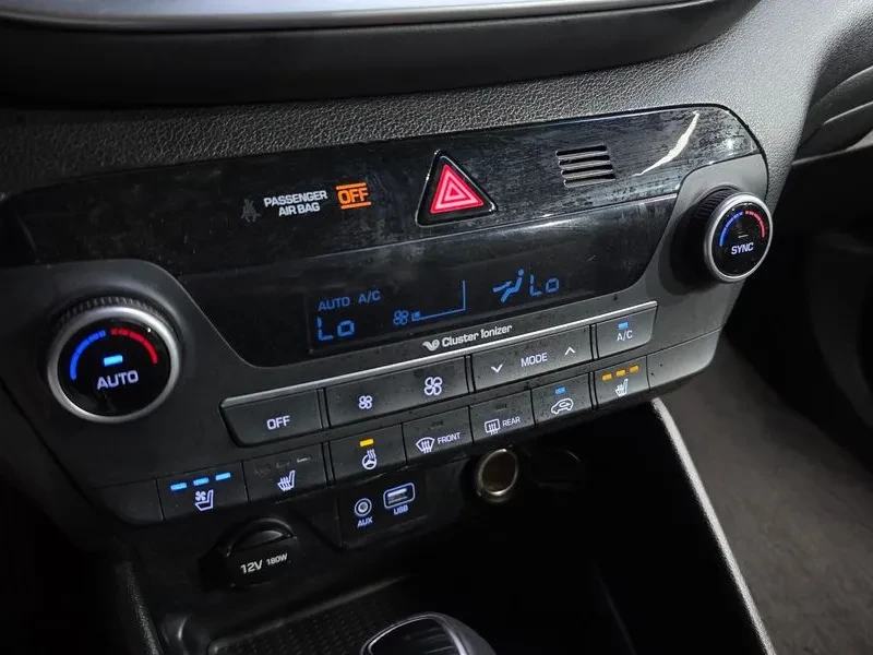 Hyundai Tucson DIESEL 2.0 2WD PREMIUM, снимка 17 - Автомобили и джипове - 55263651