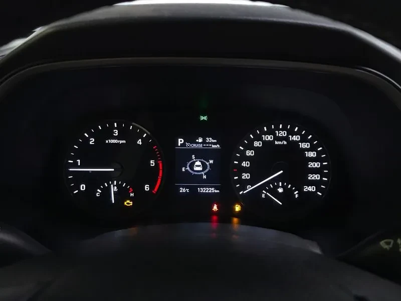 Hyundai Tucson DIESEL 2.0 2WD PREMIUM, снимка 8 - Автомобили и джипове - 55263651