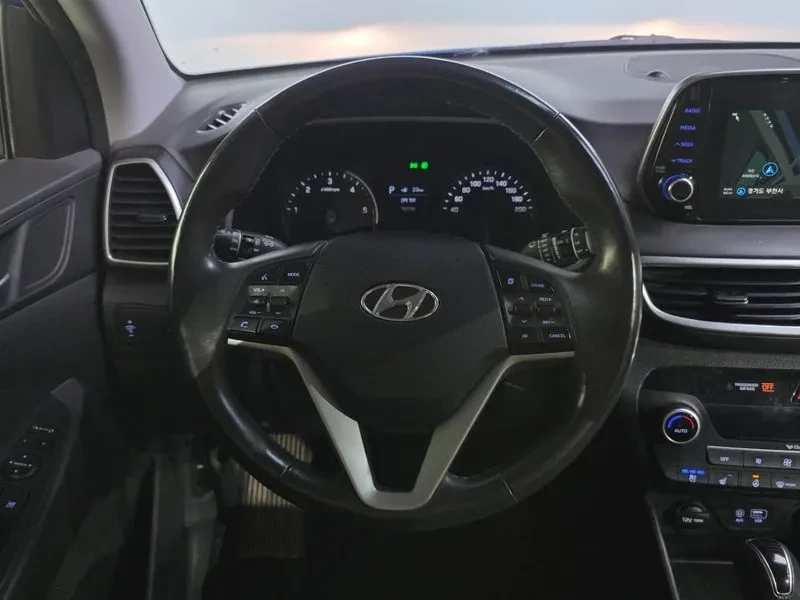 Hyundai Tucson DIESEL 2.0 2WD PREMIUM, снимка 13 - Автомобили и джипове - 55263651