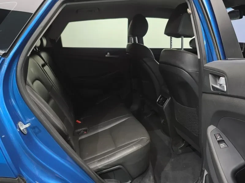 Hyundai Tucson DIESEL 2.0 2WD PREMIUM, снимка 11 - Автомобили и джипове - 55263651