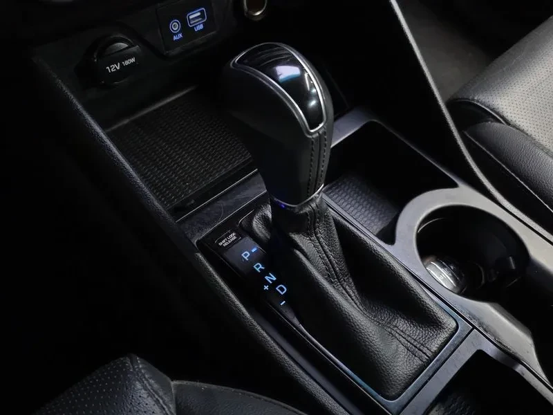 Hyundai Tucson DIESEL 2.0 2WD PREMIUM, снимка 9 - Автомобили и джипове - 55263651