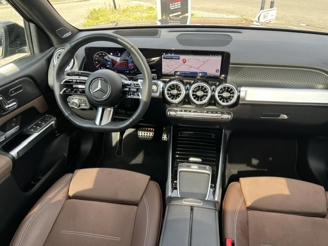Mercedes-Benz GLB 200 AMG Line LED Navi 7 seat 360 Cam, снимка 8 - Автомобили и джипове - 56159105