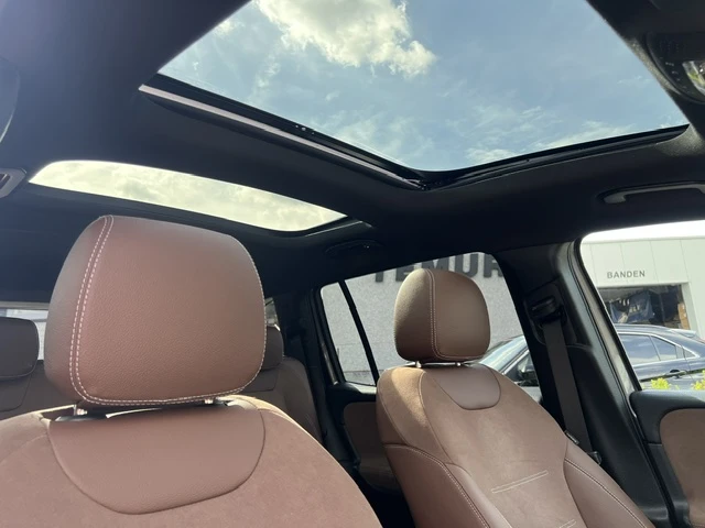 Mercedes-Benz GLB 200 AMG Line LED Navi 7 seat 360 Cam, снимка 16 - Автомобили и джипове - 56159105
