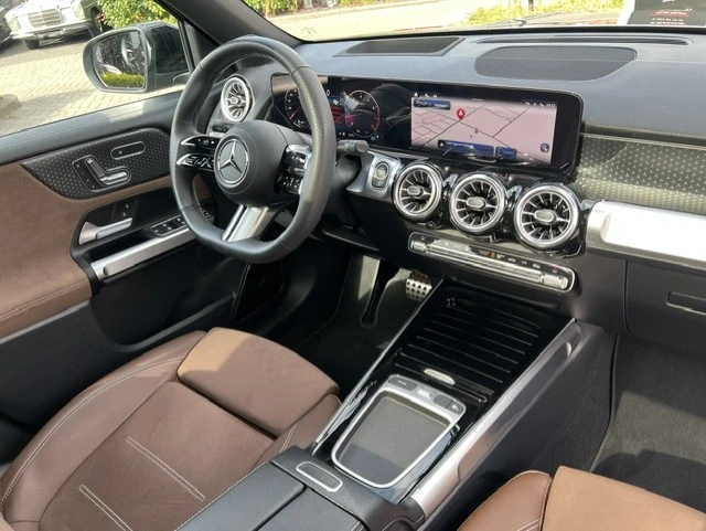 Mercedes-Benz GLB 200 AMG Line LED Navi 7 seat 360 Cam, снимка 7 - Автомобили и джипове - 56159105