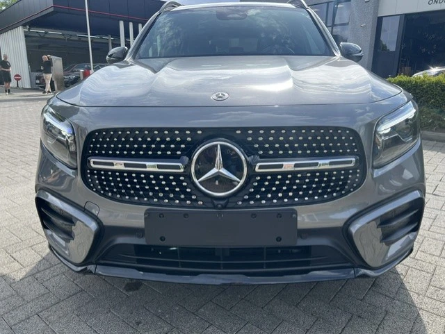 Mercedes-Benz GLB 200 AMG Line LED Navi 7 seat 360 Cam, снимка 3 - Автомобили и джипове - 56159105
