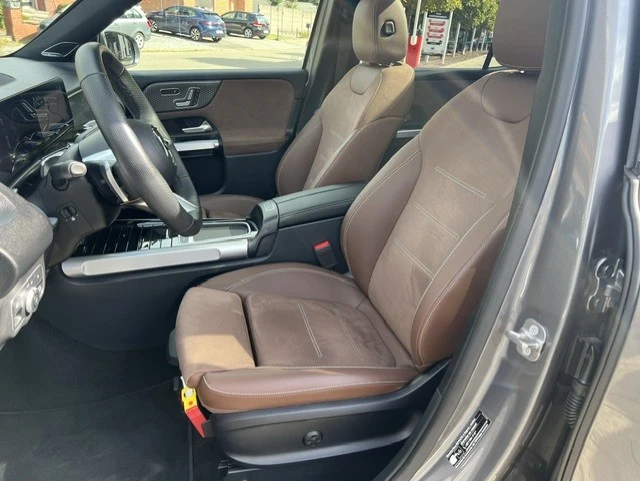Mercedes-Benz GLB 200 AMG Line LED Navi 7 seat 360 Cam, снимка 12 - Автомобили и джипове - 56159105